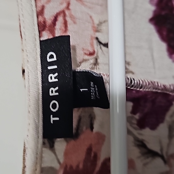 Like new, torrid blouse with pink and maroon flowers. - Picture 3 of 6